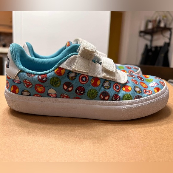 Adidas superheroes shoe size 1 - Picture 1 of 5